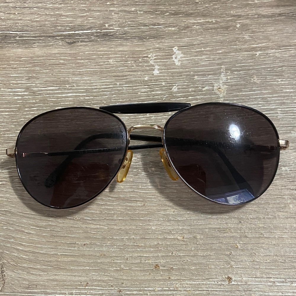 Vintage Guess Black and Gold Aviator Sunglasses